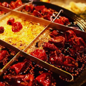火鍋底料市場(chǎng)紛雜，如何慧眼識(shí)珠選對(duì)食品加工廠？